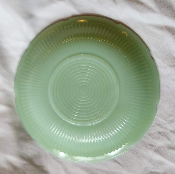 VTG Unmarked JADEITE "Alice" by Fire-king Saucer Plate - Picture 5 of 6